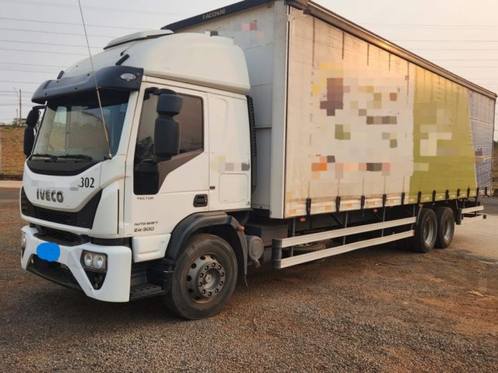 CAMINHAO IVECO TECTOR 240E30 COM BAU 2021/2021 (VT) 2021