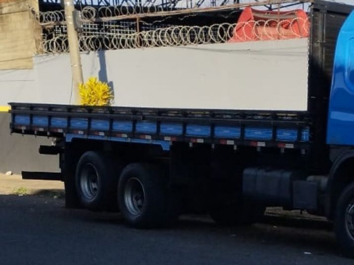 CARROCERIA MADEIRA PARA CHASSI SCANIA 2000