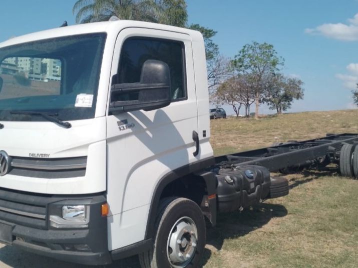 CAMINHÃO VW 13180 6X2- DELIVERY - 2023/2024 (VT) 2024 CAMINHÃO VW 13180 6X2- DELIVERY - 2023/2024 (VT) 2024