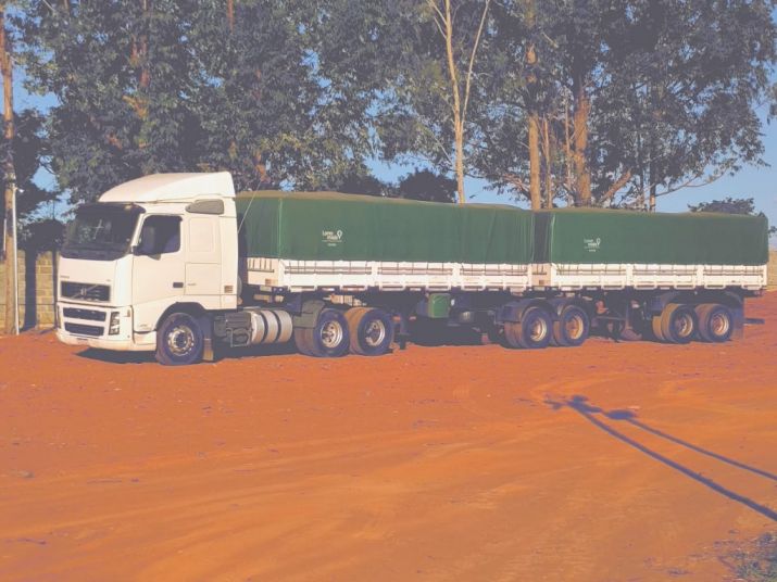 CONJUNTO VOLVO FH 440 e BITREM RANDON 2009