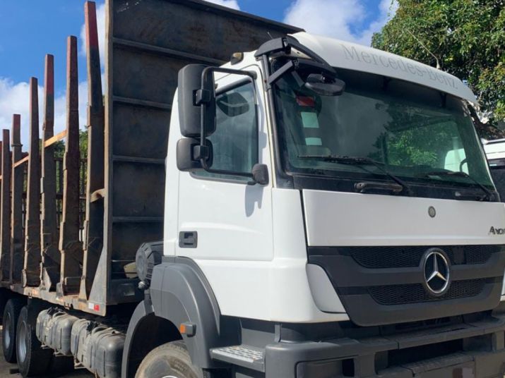 CAMINHÃO PLATAFORMA M.BENZ AXOR 3344 2017/18 - (VT) 2018