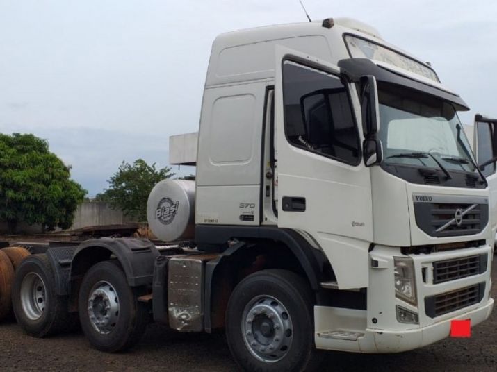 CAVALO MECANICO VOLVO FM370 6X2 (c/4° eixo) 2013/2013 2013 CAVALO MECANICO VOLVO FM370 6X2 (c/4° eixo) 2013/2013 2013